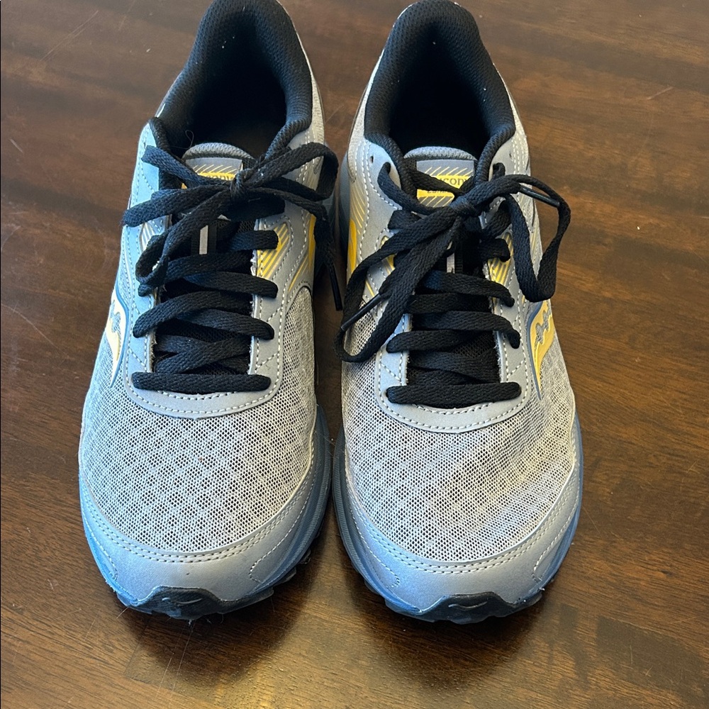 Saucony ladies Sneakers Size 10. Cohesion. Versarun.